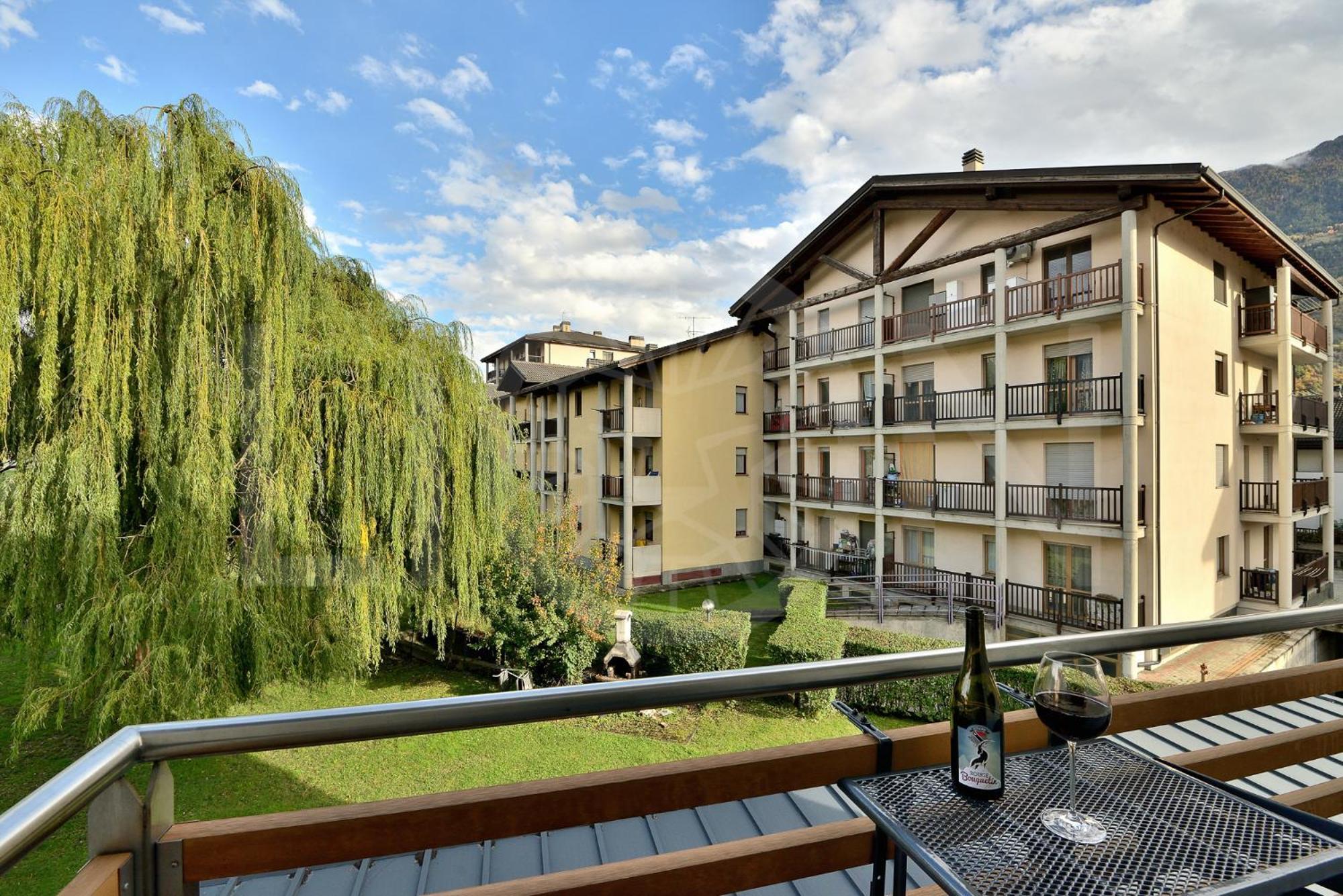 Le Lion Apartments - Bike & Ski Аоста Экстерьер фото